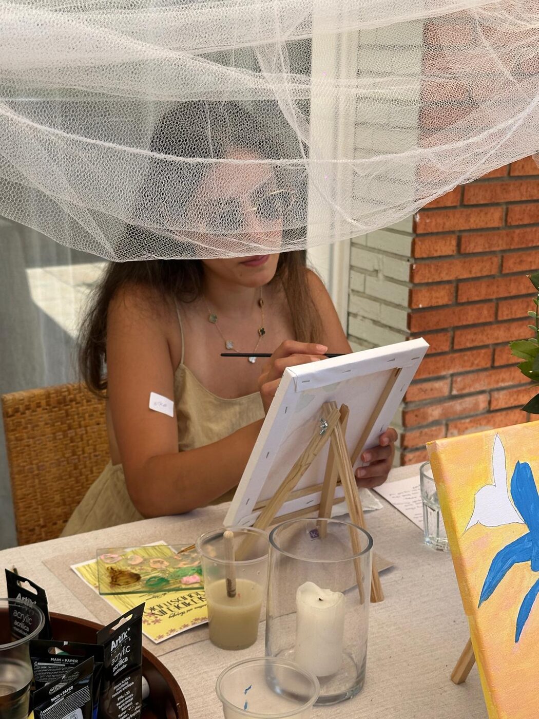 Painting under a soft tulle veil in the sun