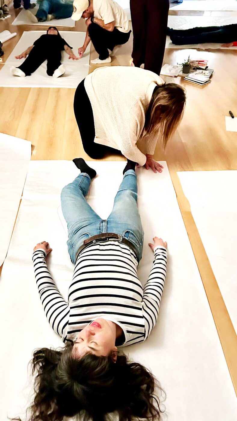A facilitator supporting a client in body-aware work